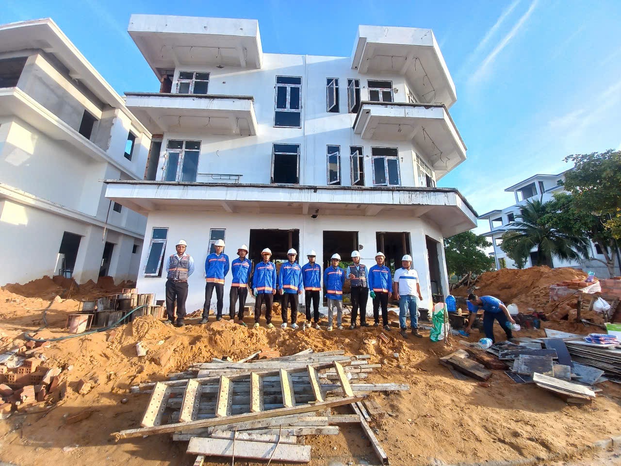 NÂNG NHÀ LÊN CAO - CHỈNH NGAY